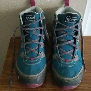 AHNU hiking boots. Dark Turquoise/Grey